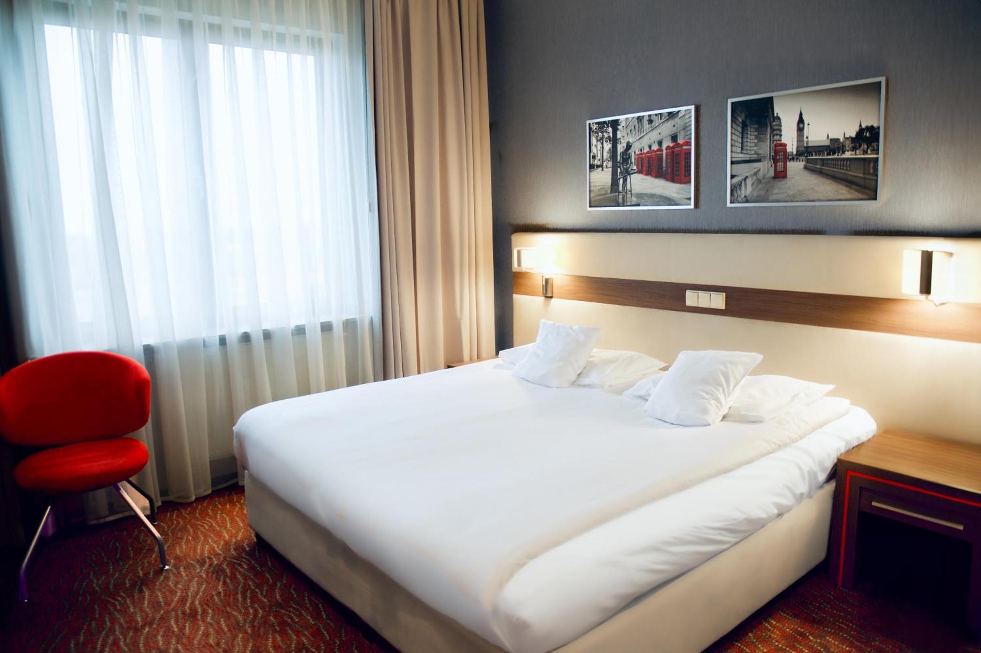 Hotel Szafran Czeladź Rom bilde