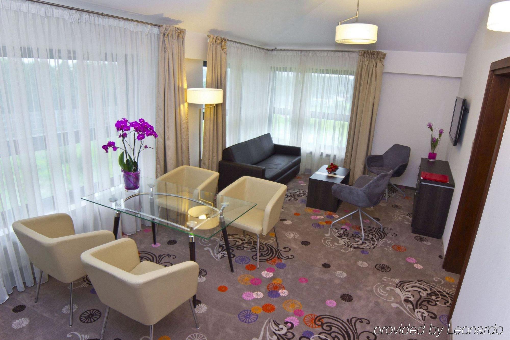 Hotel Szafran Czeladź Rom bilde